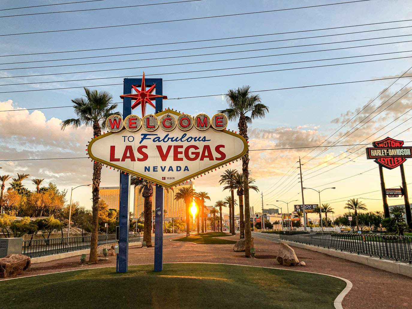 The Best Suburbs Near Las Vegas (2023)